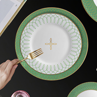 Assiettes de présentation à rayures vertes, service de table en porcelaine fine motif mandala avec bordure dorée pour mariage