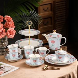 Ensemble élégant de thé et de café en porcelaine bleu tulipe, motif floral, 6 tasses et soucoupes, 1 pot à crème, 1 pot à sucre, 1 théière, 15 pièces, ensemble pour le thé de l'après-midi - Product Image 1