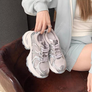 Baskets décontractées tendance pour femme en cuir véritable, style rétro populaire, respirantes, légères, rehaussantes, pour la marche - Product Image 4