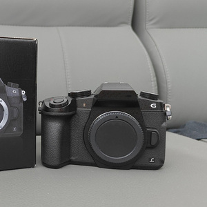 Good Condition Used Panasonics Lumixs DMC-G85 16.00 MP 4K Video Shooting Digital <b>Camera</b> - Product Image 1