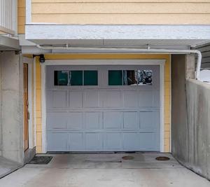 インスタイム カスタムカラー 断熱セクショナルガレージドア アルミまたはスチールパネルとスマートモーター付き モダン住宅向け - Product Image 2