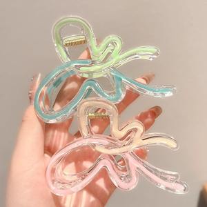 Clipe de Cabelo Transparente em Forma de Borboleta de 10cm Personalizado, Grande Clipe de Plástico para Festas, Acessório de Cabelo para Mulheres e Meninas - Product Image 3