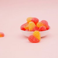 OEM ODM Fabrikant Perzikensap Zoetzuur Hartvormige Snoepjes Lage Prijs Groothandel Bulk Aangepaste Verpakking