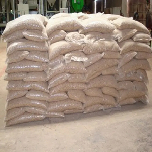 Pellets de Madera de Pino al por Mayor, 100% Madera Dura, Forma de Briqueta, Densidad 600kg/m3-800kg/m3, 8% Humedad, Bolsa a Granel, Combustible para Leña, 4500J - Product Image 5