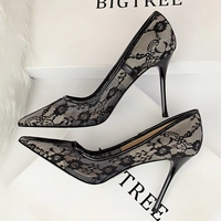 Chaussures à talons hauts de qualité supérieure 1853-1 pour femmes, talons fins, bouche peu profonde, bout pointu, en maille ajourée, escarpins en dentelle pour femmes