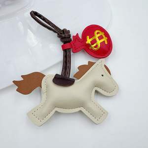 Llavero de Cuero con Diseño Creativo de Año Nuevo, Accesorio para Bolsos con Monedero para Dólares - Product Image 3