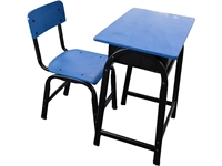 Élèves du primaire cours de formation scolaire cram école garde cours de tutorat étudiants bureaux et chaises simples