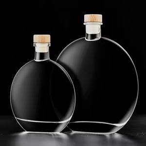 Botella de Vidrio Plana y Redonda de 100ml 150ml 250ml 500ml para Licores y Bebidas Espirituosas con Fondo Grueso y Corcho Personalizado para Ron Brandy Whisky Ginebra - Product Image 2