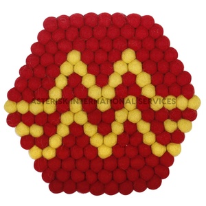 Fait à la main En Laine Feutrée À Bille Multicolore Coaster-Feutré 10 cm multicolore Pom Pom Coaster - Super Hot Pot laine Coaster - Product Image 1