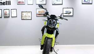 Motocicleta de Calle Benelli BN302S de 300cc y 4 Tiempos - Potencia Suave de Dos Cilindros para Conductores Intermedios - Product Image 6