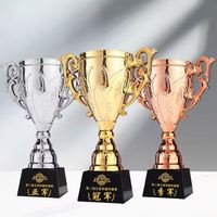 Plaques de trophées en résine personnalisées écologiques de style sportif pour entreprises, avec base en cristal au design unique, coupe de récompense d'honneur – Vente en gros