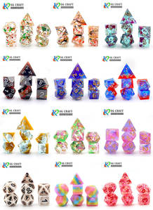 Набор многогранных акриловых кубиков для ролевых игр (7 шт.) с гравировкой на заказ, в античном стиле, с жестяной коробкой, оптом - Product Image 4