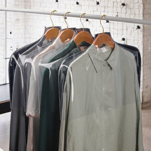 Sac de rangement pour vêtements en non-tissé personnalisé, blanc, avec logo, en PVC transparent, anti-poussière, disponible en toutes tailles - Product Image 3