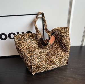 Bolso bandolera retro de lona con estampado de leopardo de nailon de gran capacidad para mujer - Product Image 5