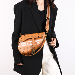 Bolso de sillín cruzado de inspiración lujosa para mujer, bolso de hombro versátil con estampados elegantes, bolso de mano y para axilas de lujo a la moda - Product Image 5