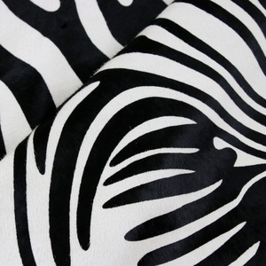 Thảm da bò in họa tiết ngựa vằn lớn, làm thủ công, có lông - Product Image 4