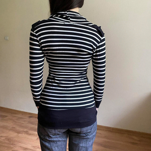 Camiseta de manga larga de punto con estampado de rayas vintage para mujer, ecológica, con cuello tipo capucha fruncido y efecto de dos piezas, top base para superposición - Product Image 6