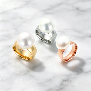 Bague audacieuse minimaliste moderne avec perle, large bande lisse et polie, incrustée d'une grande fausse perle, en acier inoxydable, pour femme, usage quotidien - Product Image 2