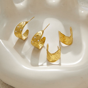 Boucles d'oreilles créoles Jeding originales en acier inoxydable plaqué or 18 carats, motif floral sculpté avec zircon, design de niche, ne ternissent pas, pour le marché international - Product Image 4
