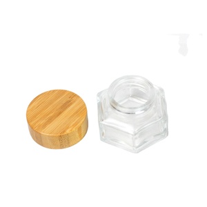 Tùy Chỉnh Sản Phẩm Refillable 30G 50G Chăm Sóc Da Mặt Kem Thủy Tinh Lục Giác Mỹ Phẩm Lọ Với Tre Bằng Gỗ Vít Nắp - Product Image 3