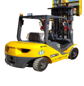 Montacargas Komatsu de 3 Toneladas con Motor Diésel Japonés Original, Entrega Rápida, Bajo Precio, Embalaje en Palés, Maquinaria para Movimiento de Tierras - Product Image 1