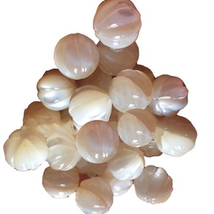 Bianco naturale madre di pearl shell carved perline - Product Image 3