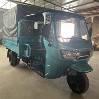 Tricycle à moteur à essence à 3 roues avec pare-brise en verre, type carrosserie ouverte pour le transport de passagers en tricycle