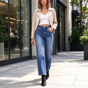 Jean taille haute délavé <span class=keywords><strong>pour</strong></span> femme avec effet usé sur les cuisses, idéal <span class=keywords><strong>pour</strong></span> les journées d'automne en librairie - Product Image 2