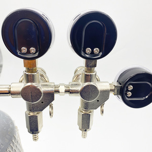 Regulador de presión de dos etapas KLFU de 1/4 pulgada para gas CO2 para equipos de cerveza - Product Image 2