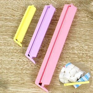Paquete de 12 clips de plástico para sellar bolsas de comida y refrigerios, accesorios y herramientas para almacenamiento y organización en la cocina. - Product Image 4