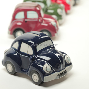 Tirelire en céramique décorative en forme de voiture personnalisée - Product Image 1