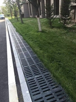 Caniveau de drainage en PRV léger, couleur et classe de charge personnalisables pour le drainage des sols des parkings, stations-service et laveries automobiles