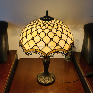 Lámpara de Mesa de Estilo Europeo con Base de Resina y Diseño de Cuentas de Vidrio Teñido de 16 Pulgadas para Sala de Estudio, Comedor, Sala de Estar - Product Image 4
