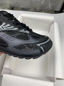 Sneakers unisexes légères et tendance avec empeigne en mesh, design à lacets et bout fermé, tendance mode été automne hiver - Product Image 4