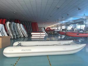 เรือยางแบบคาตามารัน Reachsea PVC สำหรับ 6 คน ขนาด 400 ซม. <span class=keywords><strong>สี</strong></span><span class=keywords><strong>เทา</strong></span>อ่อน พื้นเป็นแบบลม สำหรับตกปลา - Product Image 2