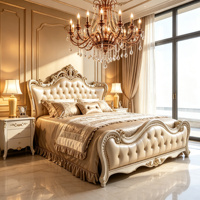 Vintage Europäisches Barock-Kingsize-Bett Handgeschnitztes Massivholz Goldvergoldung Champagner Gesteppte Lederpolsterung Schlafzimmermöbel