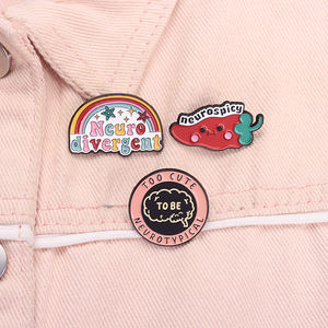 Sming Pins Salud mental Neurospicy Fresa Esmalte Pins Personalizado Demasiado lindo Neurotípico Neuro <span class=keywords><strong>Divergente</strong></span> Broche Mochila - Product Image 3