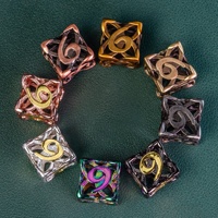 Pour Udixi Logo personnalisé RPG donjons Dragons jeu de dés en métal creux conception de noeud celtique polyédrique avec boîte en métal de luxe