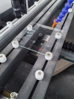 Machine de sablage laser et de perçage CNC pour le ponçage de miroirs, le décapage de peinture, le givrage et le marquage du verre