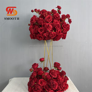 Arrangement de fleurs de rose en soie rouge artificielle lisse faite à la main boule de fleurs rouges décoratives de mariage de Noël - Product Image 3