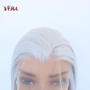 <span class=keywords><strong>Parrucca</strong></span> Sintetica Futura Resistente al Calore, All'ingrosso, HD13*4 M Lace Wig, Punta a Punta di Viola, Grigio Argento Opaco, <span class=keywords><strong>Lunga</strong></span> Liscia, Vintage, Lavorata a Mano all'Uncinetto - Product Image 3