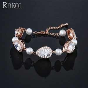 RAKOL BP2101 Bracelet romantique en laiton plaqué or rose avec perle blanche pure et zircon cubique Bijoux pour femmes - Product Image 3