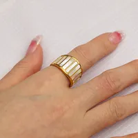 Breiter Edelstahlring mit Einlage, vergoldet, mit weißer Muschel, modischer Statement-Ring für Damen, Alltagsschmuck