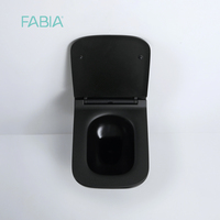 Ensemble de toilette WC suspendu au mur en céramique noire au design moderne, forme carrée, structure monobloc, drainage en P pour salle de bain