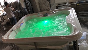 Vente flash <span class=keywords><strong>Jacuzzi</strong></span> <span class=keywords><strong>gonflable</strong></span> d'extérieur pour 4 personnes, spa carré d'extérieur avec 3 sièges et 1 piscine de natation allongée - Product Image 3