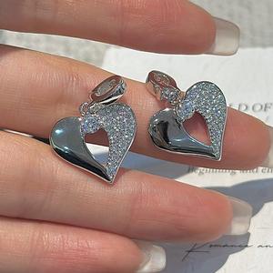 Colgante de Plata de Ley S925 con Forma de Corazón, Diseño Antiguo Vintage, Joyería Elegante, Simple y Ligera con Patrón de Números de Circonita - Product Image 1