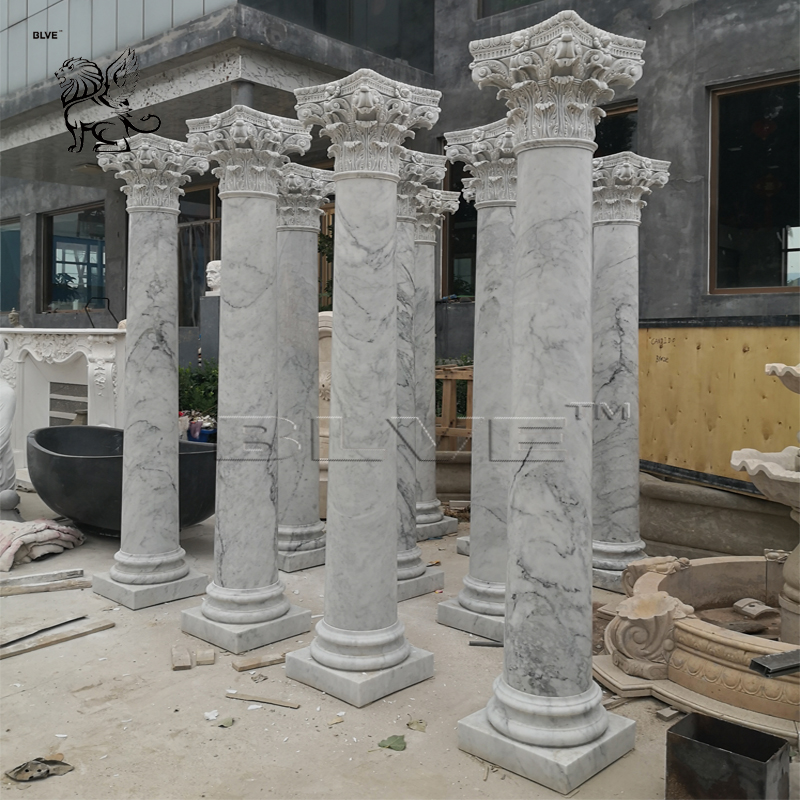 Colonna di marmo di Carrara della colonna romana di pietra naturale della decorazione del giardino all'aperto moderna da vendere