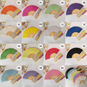 Ventaglio Pieghevole in Bambù Stile Cinese Classico con Seta Nera Solida e Sacchetto Nero - Design Senza Tempo per Uomini - Product Image 3