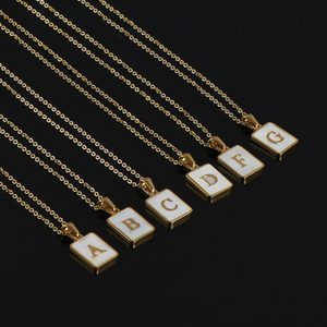 Collana con Ciondolo a Lettera A-Z in Acciaio Inossidabile Placcato <span class=keywords><strong>Oro</strong></span> 18K, Catena con Conchiglia Bianca, Unisex, Stile Semplice ed Elegante, Vendita all'Ingrosso - Product Image 5