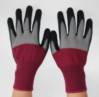Gants de sécurité SUNCEND personnalisables en gros, haute qualité, 13 jauges, en polyester noir, avec paume enduite de micro-mousse de nitrile et doublure verte et rouge